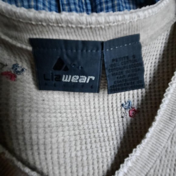 Liz Claiborne Petite Embroidered Tan Waffle Texture T-shirt Size Small P - Picture 4 of 4